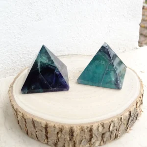 Piramidi di Fluorite base 3.5×3.5 cm, altezza 3.5 cm
