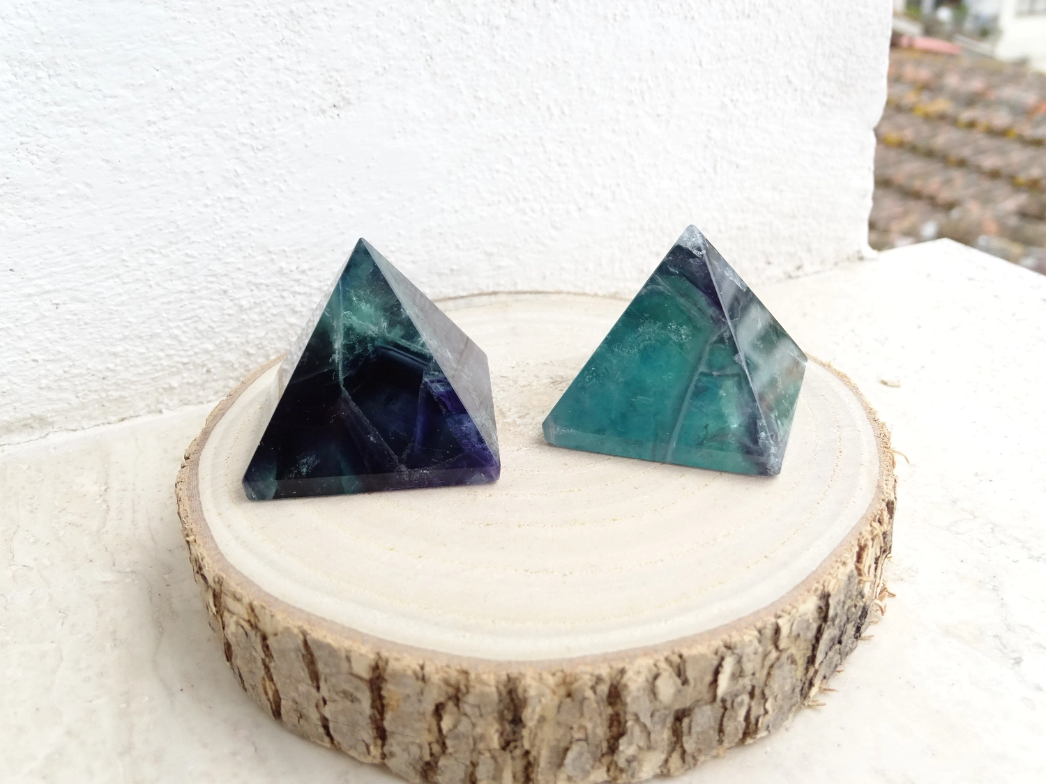 Piramidi di Fluorite base 3.5x3.5 cm, altezza 3.5 cm - immagine 2