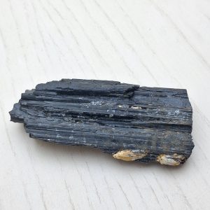 Tormalina nera grezza