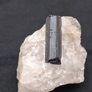 Tormalina nera grezza su Calcite cm 6