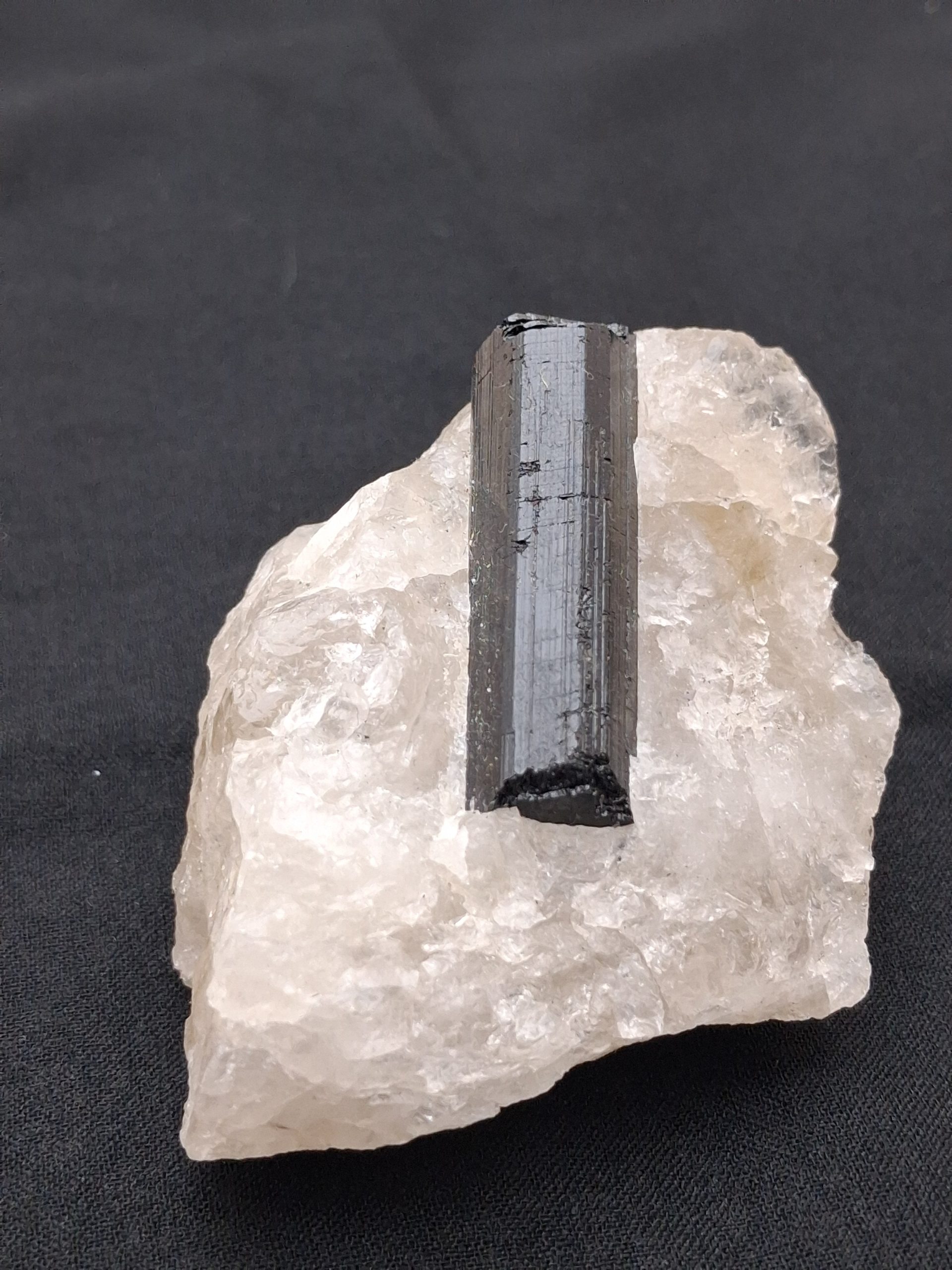 Tormalina nera grezza su Calcite cm 6