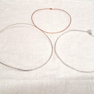 Collarino rigido in metallo