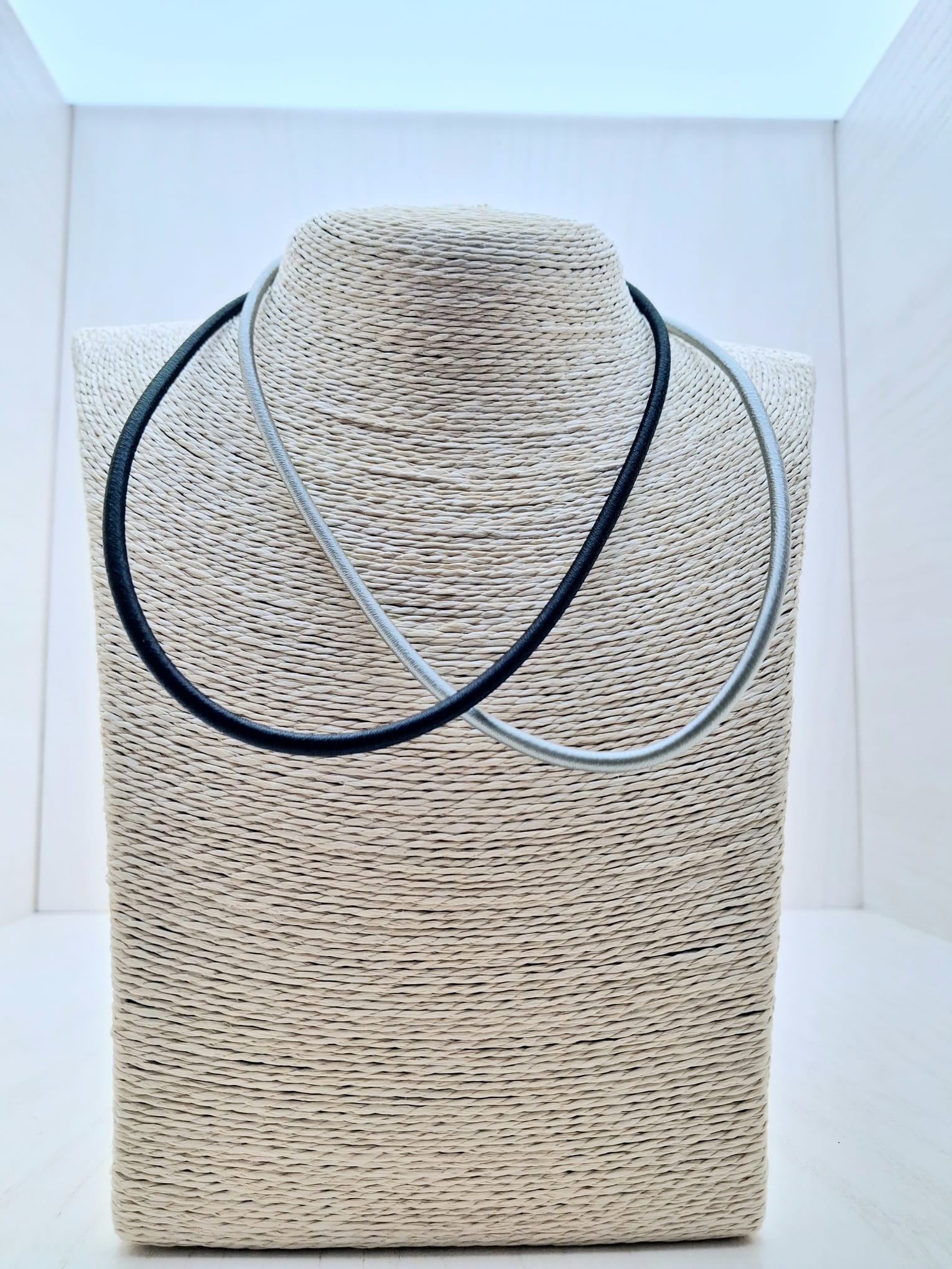 Collarino in tessuto semirigido