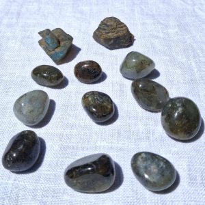 Labradorite grezza e burattata