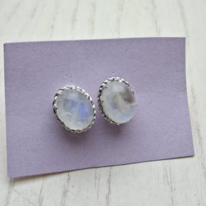 orecchini a perno in Labradorite bianca