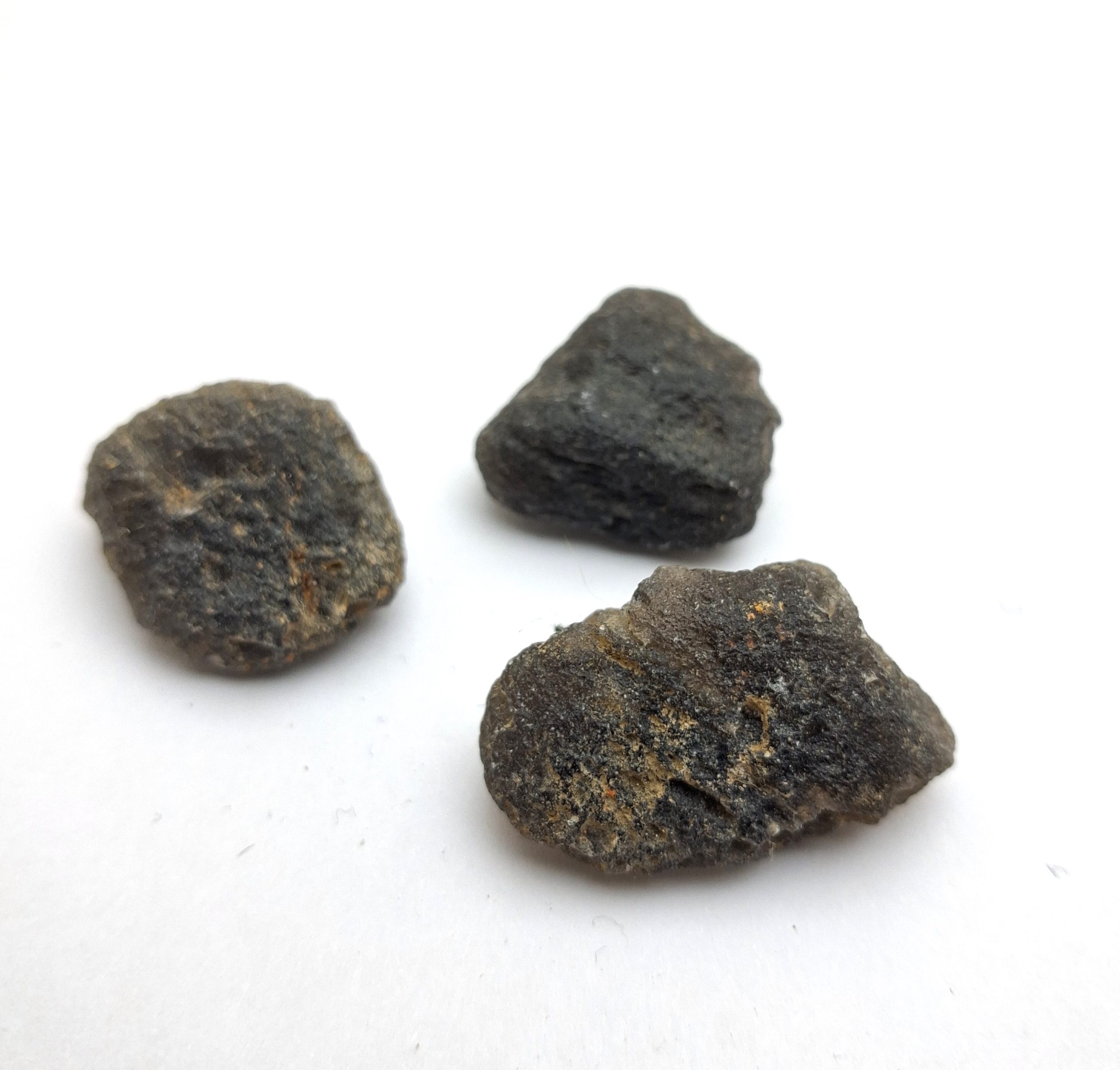 Saffordite (cintamani) misura media