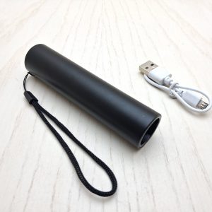 torcia UV per illuminare i cristalli fluorescenti