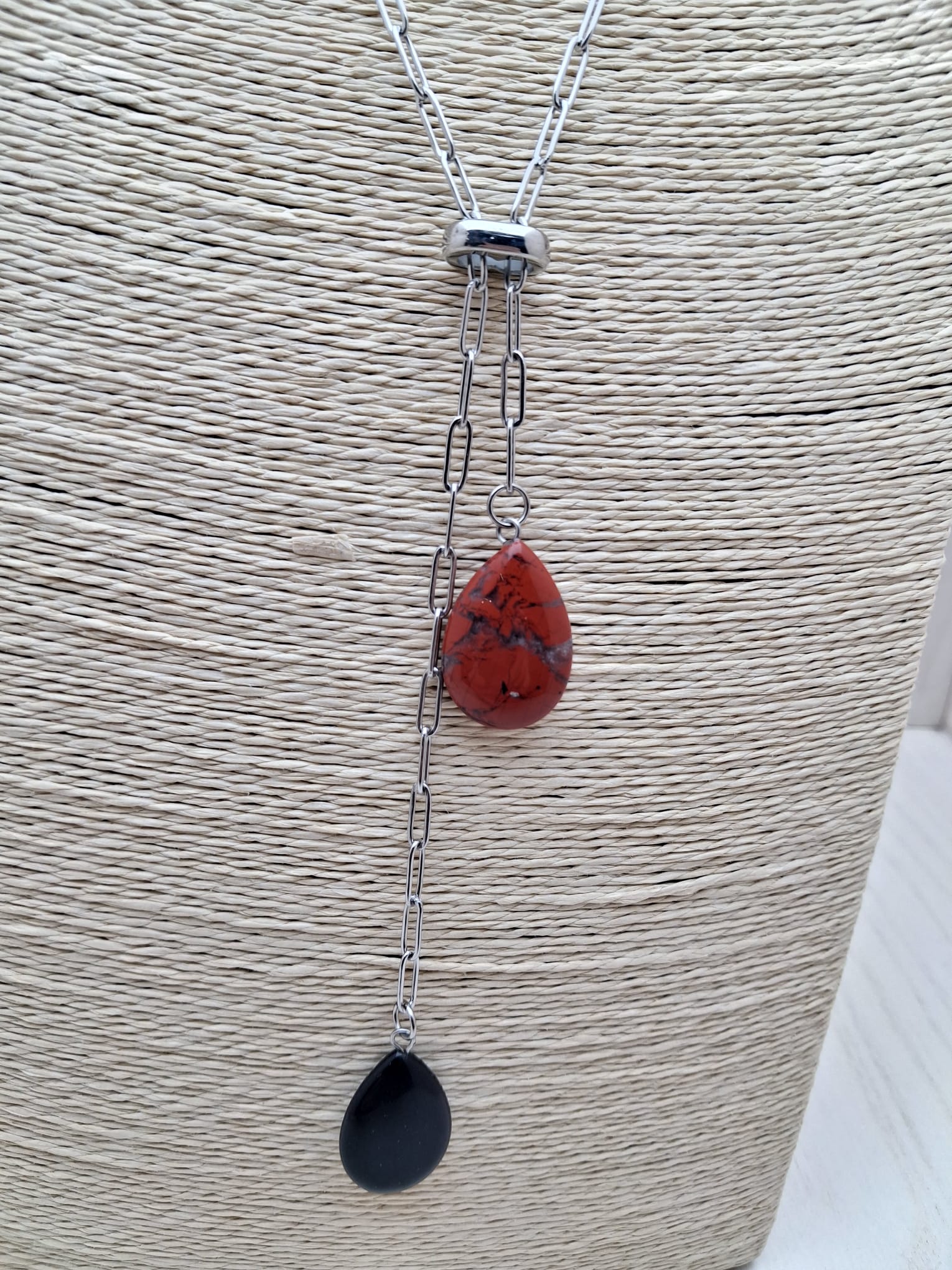 collana saliscendi con Tormalina nera e Diaspro rosso - immagine 2