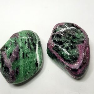 Zoisite con rubino