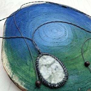 collana Giada con montatura macramè