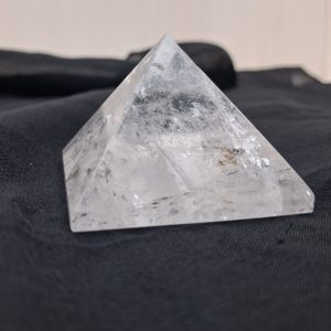 Piramide Quarzo Ialino con arcobaleni multipli lato cm 4,3